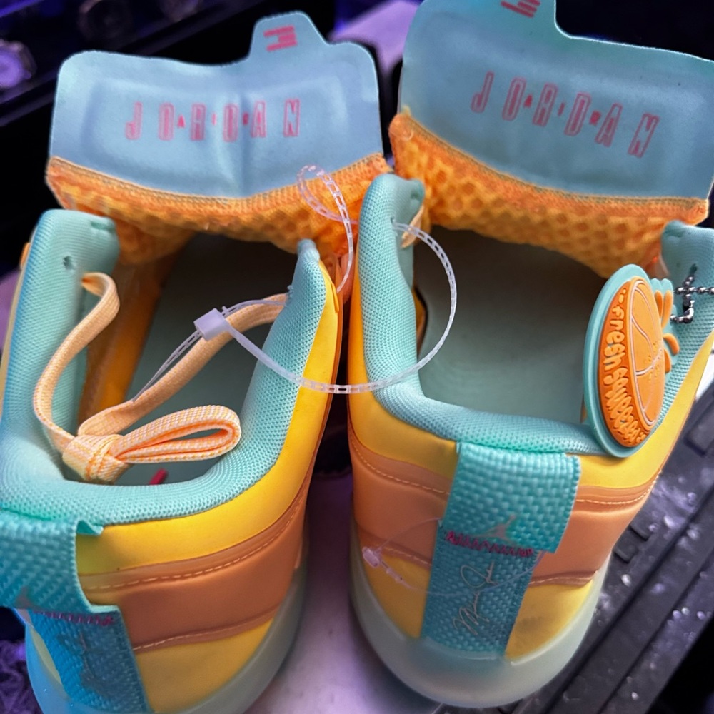 Jordan Athletic Shoes Orange and Yellow Vibrant Design - Picture 4 of 4